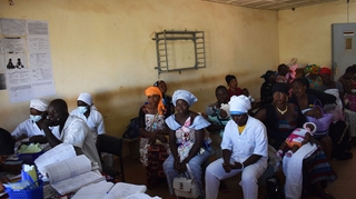 Le Burkina Faso tente d'éliminer le cancer du col de l'utérus, tueur en série de femmes